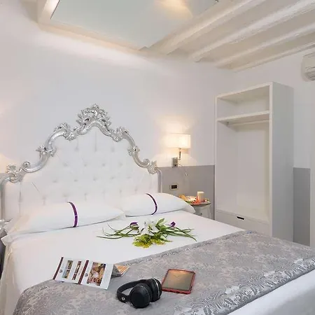 Hotel Unahotels Ala Venezia